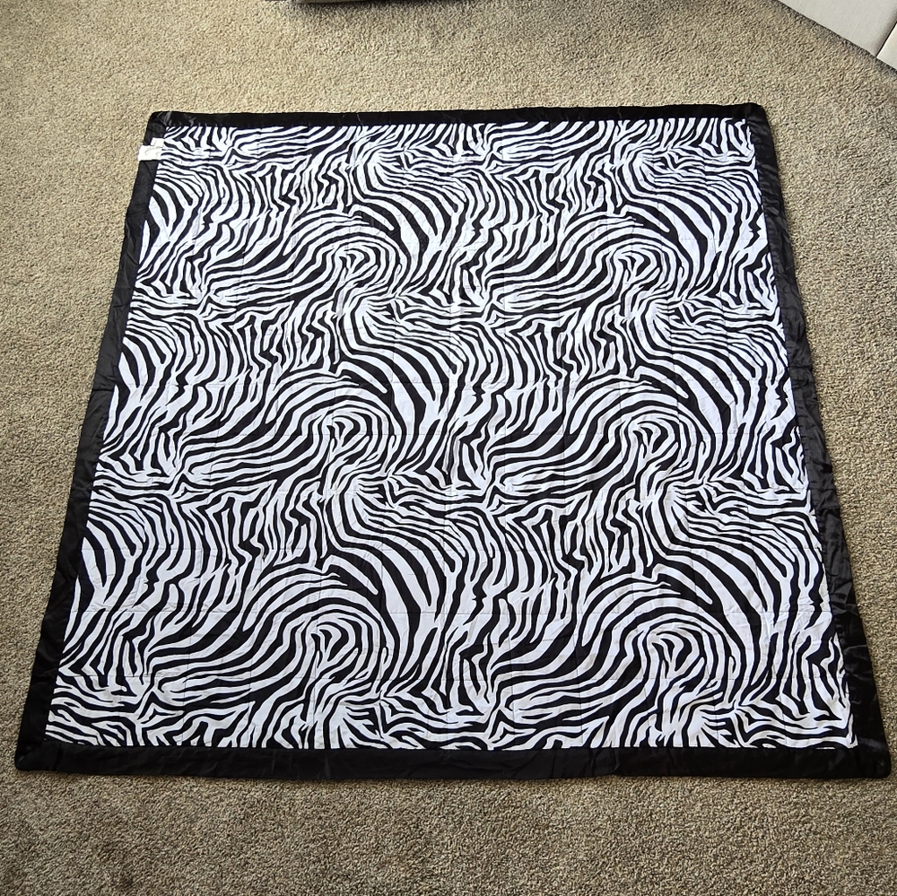 Zebra/Black Queen Comforter Blanket